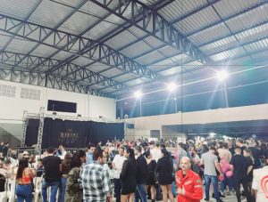 Acompanhe ao vivo a transmiss&atilde;o da final do concurso Rainha e Princesas da Divinaexpo