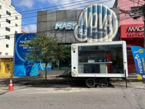 Estúdio móvel da rádio Nova Sertaneja esta AO VIVO direto da Master Internet