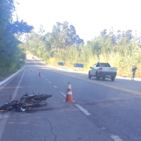 Acidente na BR-494 em Divinópolis deixa duas pessoas feridas