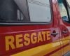 Atropelamento deixa motociclista com fratura no rosto em Formiga; estado de saúde do pedestre não foi divulgado
