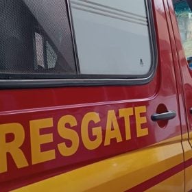 Atropelamento deixa motociclista com fratura no rosto em Formiga; estado de saúde do pedestre não foi divulgado