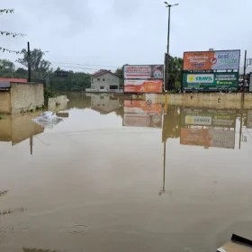 Santa Catarina é castigada pelas chuvas; centenas de pessoas estão desabrigadas
