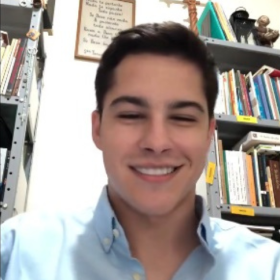 Filho de padre viraliza nas redes sociais