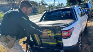 Caminhonete furtada em Divin&oacute;polis &eacute; apreendida com meia tonelada de maconha em Iguara&ccedil;u
