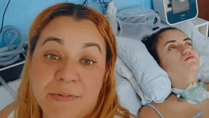 M&atilde;e de jovem acamada por dengue realiza rifa para ajudar nos custos