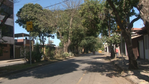 Escuro e quebra-molas fantasma: moradores reclamam de rua no Esplanada