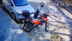 Veja v&iacute;deo; moto &eacute; furtada no bairro Santo Ant&ocirc;nio