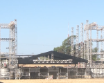 Profissionais finalizam últimos detalhes da estrutura do Parque de Exposições