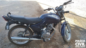 Polícia Civil prende jovem por pilotar moto sem placa