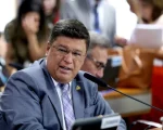 Lei de autoria do senador Carlos Viana, permitindo que professores possam usar o ônibus escolar para irem à escola, é sancionada
