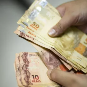 Novo Desenrola Brasil já está disponível para famílias quitarem dívidas e empréstimos