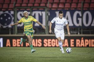 Raposa enfrenta o Dourado para subir na tabela. Cruzeiro x Cuiabá. A Minas FM transmite.