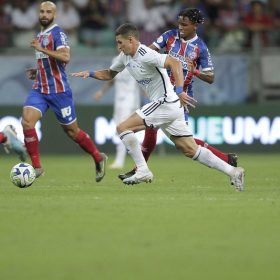 A Raposa embalada encara o Tricolor de A&ccedil;o de olho no G4. Bahia x Cruzeiro. A Minas FM transmite.