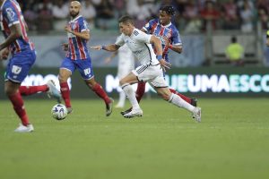 A Raposa embalada encara o Tricolor de Aço de olho no G4. Bahia x Cruzeiro. A Minas FM transmite.