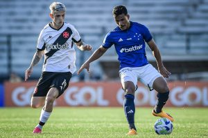 Raposa encara o Almirante de olho no G4. Vasco x Cruzeiro. A Minas FM transmite.