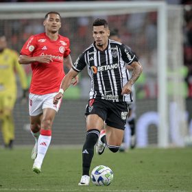 Galo vai com o que tem enfrentar o Colorado precisando da vit&oacute;ria. Internacional x Atl&eacute;tico. A Minas FM transmite.