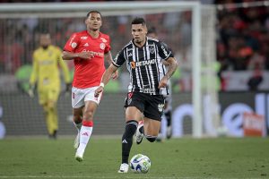 Galo vai com o que tem enfrentar o Colorado precisando da vit&oacute;ria. Internacional x Atl&eacute;tico. A Minas FM transmite.