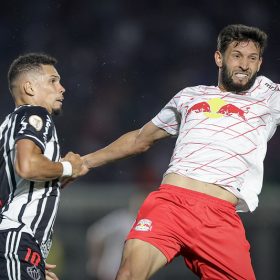 Galo desfalcado encara o Massa Bruta. RB Bragantino x Atl&eacute;tico. A Minas FM transmite.