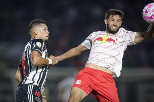 Galo desfalcado encara o Massa Bruta. RB Bragantino x Atl&eacute;tico. A Minas FM transmite.