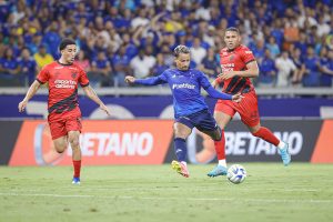 Raposa recebe o Furac&atilde;o para voltar a subir na tabela. Cruzeiro x Athletico. A Minas FM transmite.