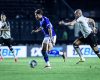 Sem o seu camisa 10, Cruzeiro empata com o Vasco.
