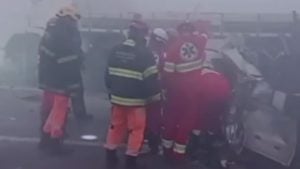 Engavetamento interdita BR-262 em Nova Serrana
