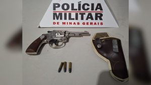 Vendedor de arma tenta fugir de 'batida' e &eacute; preso em Cl&aacute;udio