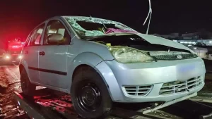 Motorista b&ecirc;bado capota carro na MG-050 em Divin&oacute;polis