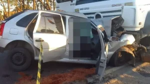 Arcos: Homem morre em acidente entre carro e caminh&atilde;o na BR-354