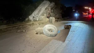 Motorista morre ap&oacute;s acidente envolvendo carretas na BR-354 entre Bambu&iacute; e Iguatama
