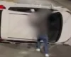Divinópolis: Carro capota na avenida JK