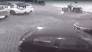 Ladr&atilde;o furta moto em estacionamento de hospital em Oliveira