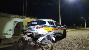 Ita&uacute;na: Bandidos s&atilde;o presos ap&oacute;s roubo de moto de entregador