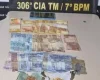 Lagoa da Prata: PM apreende 54 pedras de crack e mais de R$ 1 mil dentro de guarda-roupas