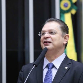 Autor do projeto sobre aborto