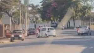 Acidente entre dois carros &eacute; registrado na av. Paran&aacute;, pr&oacute;ximo ao Parque de Exposi&ccedil;&otilde;es