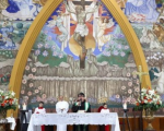 A benção dos pãezinhos de Santo Antônio é um momento especial que atrai muitos fiéis, simbolizando a tradição e a fé na intercessão do santo.