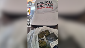 PM prende homem com porção de maconha na MG-050