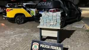 Caminh&atilde;o de Divin&oacute;polis &eacute; preso transportando 57kg de crack