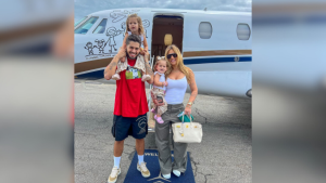 Cantor Zé Felipe e Virgínia pousam no aeroporto de Divinópolis nesta quinta (13)