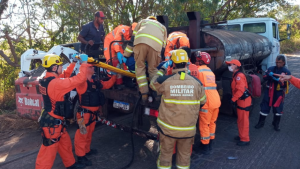 Lagoa da Prata: Bombeiros resgatam homem preso em máquina