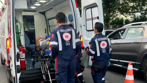 Idoso é atropelado por moto no Centro de Divinópolis