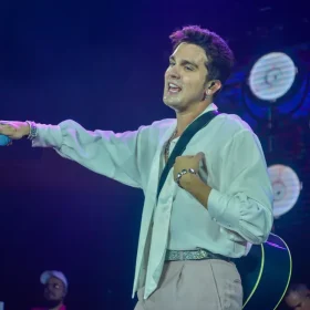 Equipe de Luan Santana emite nota ap&oacute;s cancelamento e diz que n&atilde;o houve mau s&uacute;bito
