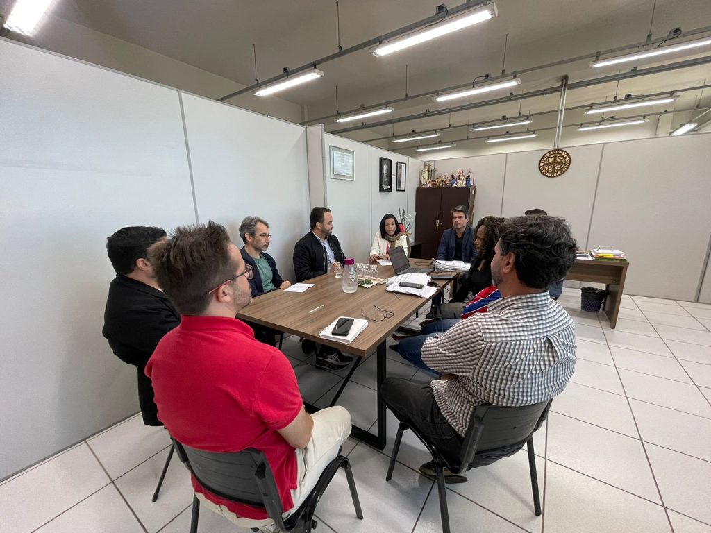 Durante a reunião, foram discutidos os principais pontos necessários para a adequação do sistema, garantindo que as análises de viabilidade de uso e ocupação do solo