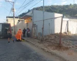 Portão cai em cima de mulher que saía para trabalhar em Formiga