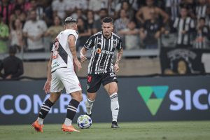 O Galo recebe o Almirante s&oacute; pensando na vit&oacute;ria para subir na tabela. Atl&eacute;tico x Vasco. A Minas FM transmite.