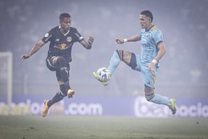 Na estreia de C&aacute;ssio, Raposa recebe o Massa Bruta para manter os 100%. Cruzeiro x RB Bragantino. A Minas FM transmite.