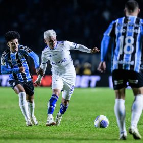 Cruzeiro se firma no G6 e espera estreia de refor&ccedil;os.