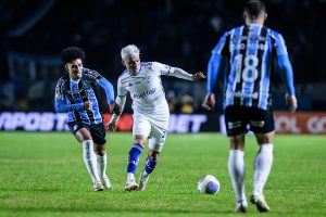 Cruzeiro se firma no G6 e espera estreia de refor&ccedil;os.