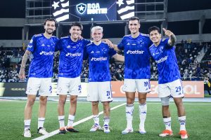 Cruzeiro mostra for&ccedil;a e se credencia ao t&iacute;tulo.
